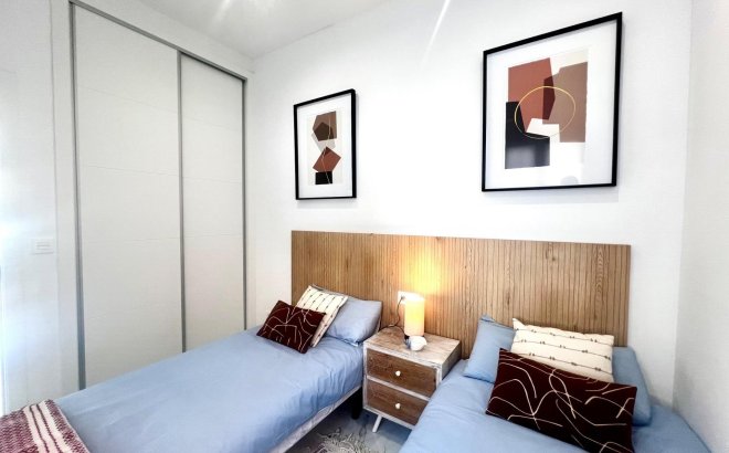 Resale - Villa -
Torrevieja - La Siesta - El Salado - Torreta