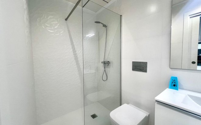 Resale - Villa -
Torrevieja - La Siesta - El Salado - Torreta