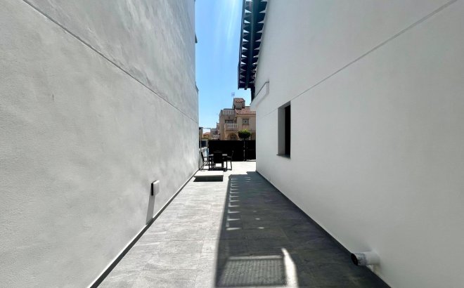 Resale - Villa -
Torrevieja - La Siesta - El Salado - Torreta