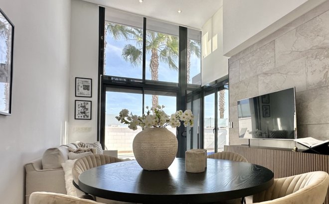 Resale - Villa -
Orihuela Costa - Costa Blanca