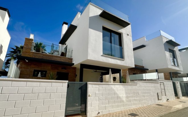 Resale - Villa -
Orihuela Costa - Costa Blanca