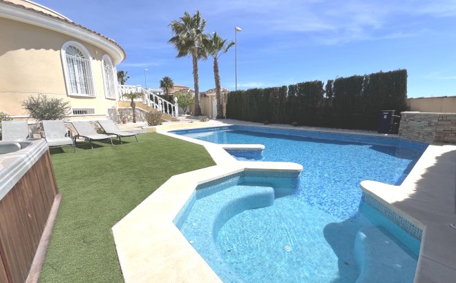 Resale - Villa -
Ciudad Quesada - Costa Blanca