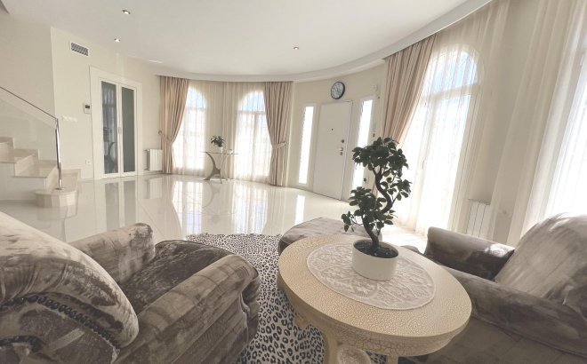 Resale - Villa -
Ciudad Quesada - Costa Blanca