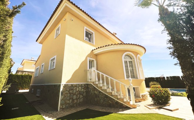 Resale - Villa -
Ciudad Quesada - Costa Blanca