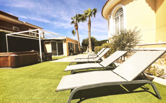 Resale - Villa -
Ciudad Quesada - Costa Blanca