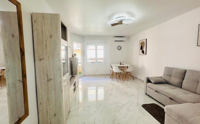 Resale - Apartment -
Torrevieja - Playa del Cura