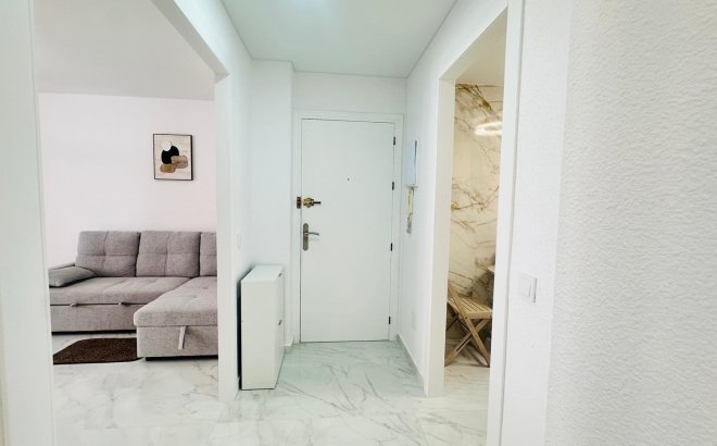 Resale - Apartment -
Torrevieja - Playa del Cura