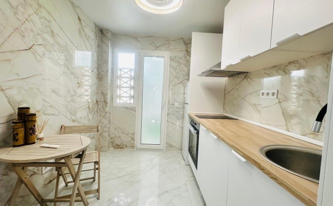 Resale - Apartment -
Torrevieja - Playa del Cura