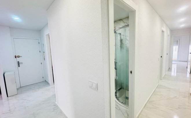 Resale - Apartment -
Torrevieja - Playa del Cura