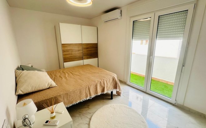 Resale - Apartment -
Torrevieja - Playa del Cura