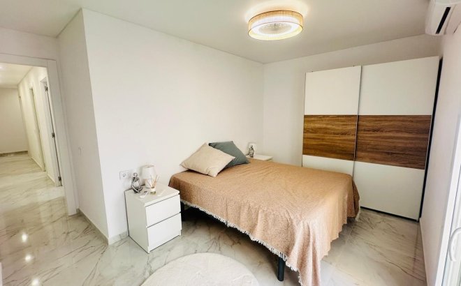 Resale - Apartment -
Torrevieja - Playa del Cura