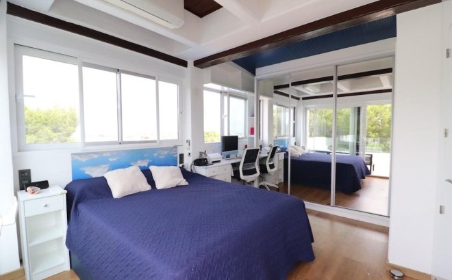 Resale - Villa -
Orihuela Costa - Costa Blanca