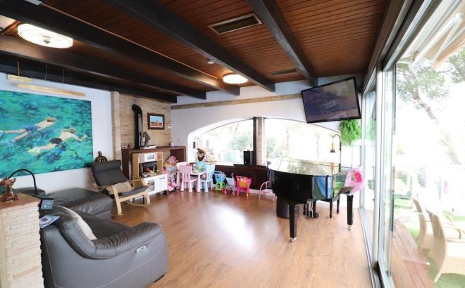 Resale - Villa -
Orihuela Costa - Costa Blanca