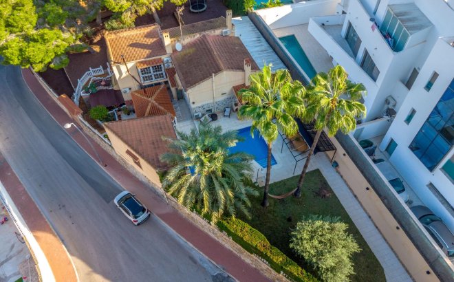 Resale - Villa -
Torrevieja - Los Balcones