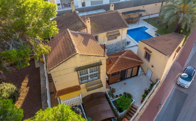 Resale - Villa -
Torrevieja - Los Balcones
