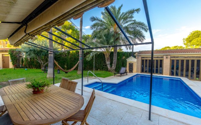 Resale - Villa -
Torrevieja - Los Balcones