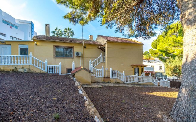 Resale - Villa -
Torrevieja - Los Balcones