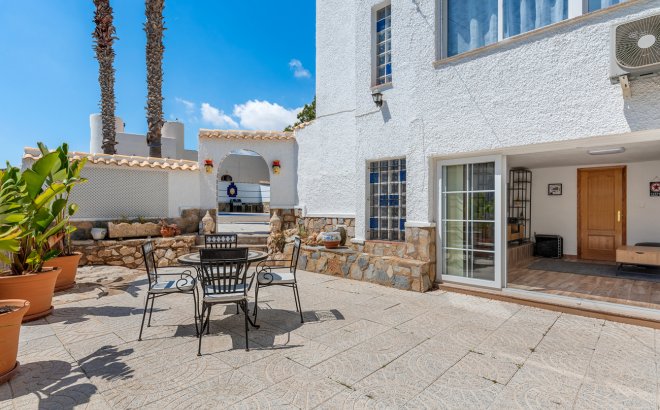 Resale - Villa -
Pinar de Campoverde - Costa Blanca