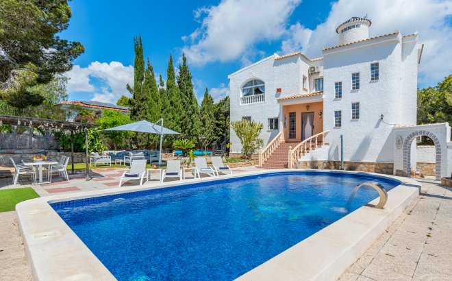 Resale - Villa -
Pinar de Campoverde - Costa Blanca