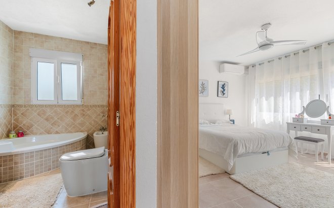 Resale - Villa -
Pinar de Campoverde - Costa Blanca