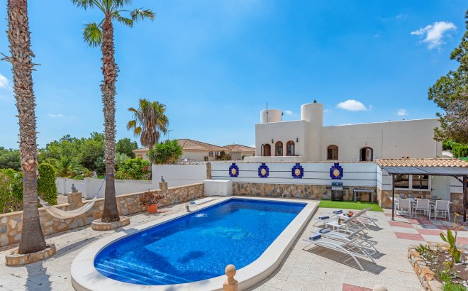 Resale - Villa -
Pinar de Campoverde - Costa Blanca