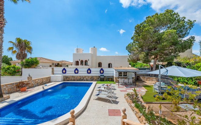 Resale - Villa -
Pinar de Campoverde - Costa Blanca