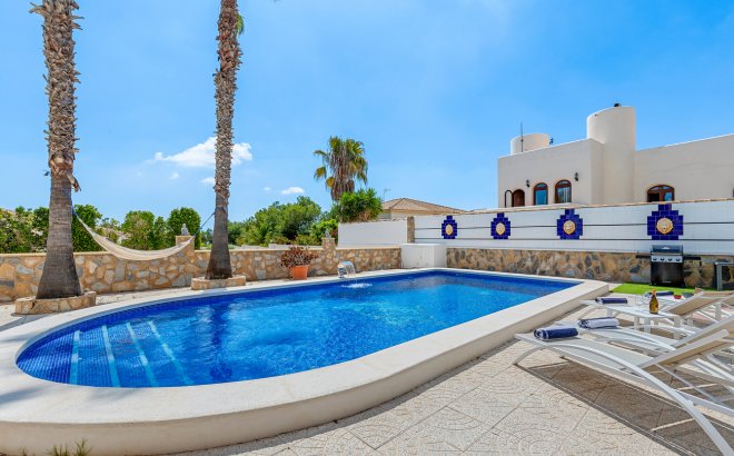 Resale - Villa -
Pinar de Campoverde - Costa Blanca