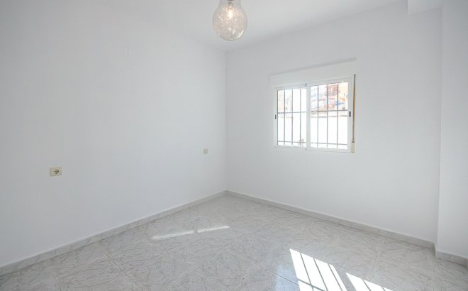 Resale - Villa -
San Miguel de Salinas - Inland