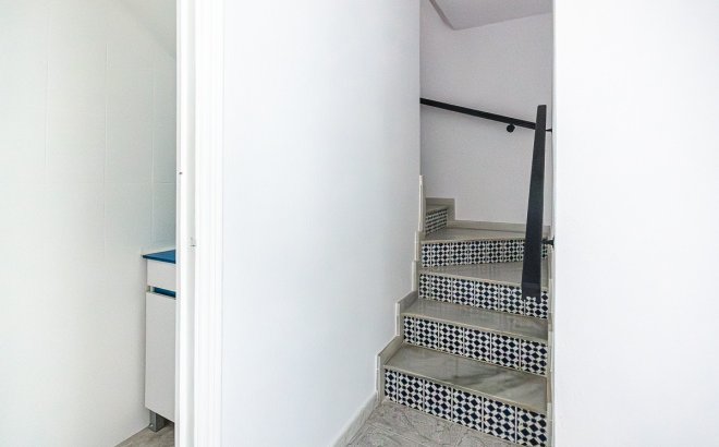 Resale - Villa -
San Miguel de Salinas - Inland