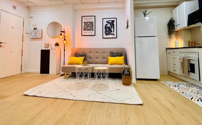 Resale - Apartment -
Torrevieja - Playa de los Locos