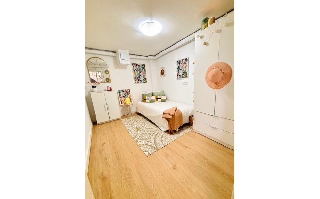 Resale - Apartment -
Torrevieja - Playa de los Locos