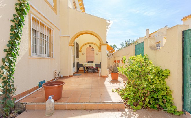 Resale - Villa -
Pilar de la Horadada - Costa Blanca