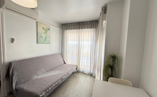 Herverkoop - Appartement -
Torrevieja - Playa del Cura
