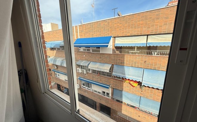 Herverkoop - Appartement -
Torrevieja - Playa del Cura