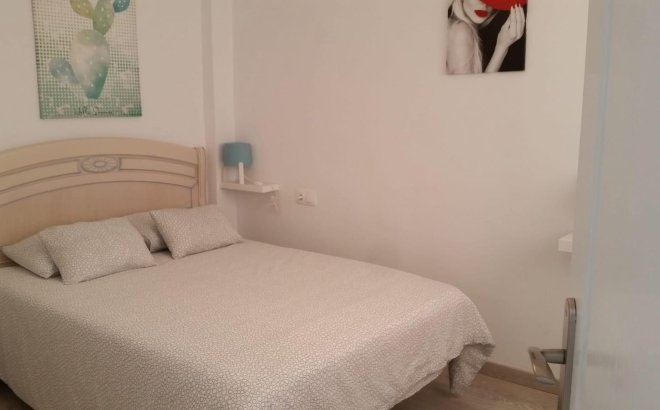 Herverkoop - Appartement -
Torrevieja - Playa del Cura