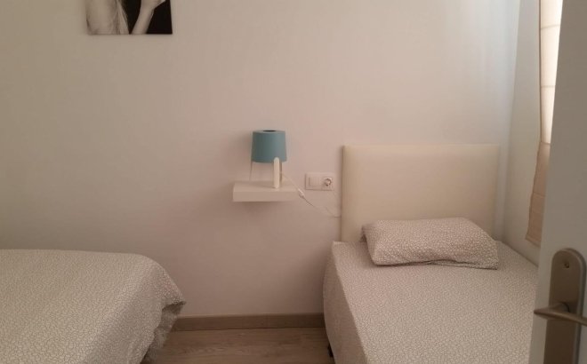 Herverkoop - Appartement -
Torrevieja - Playa del Cura