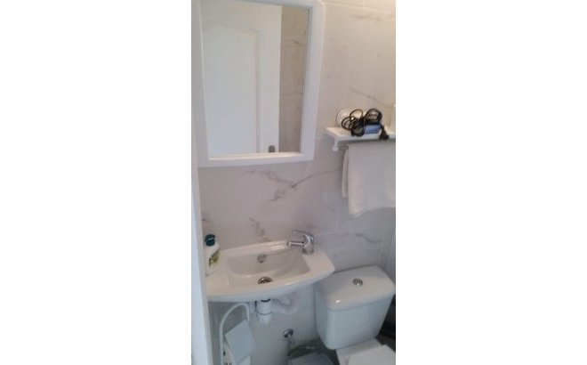 Herverkoop - Appartement -
Torrevieja - Playa del Cura