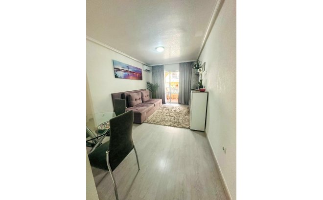Resale - Apartment -
Torrevieja - Centro
