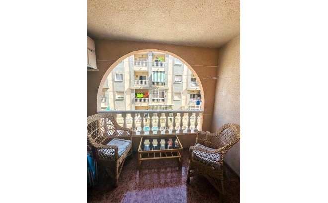 Resale - Apartment -
Torrevieja - Centro