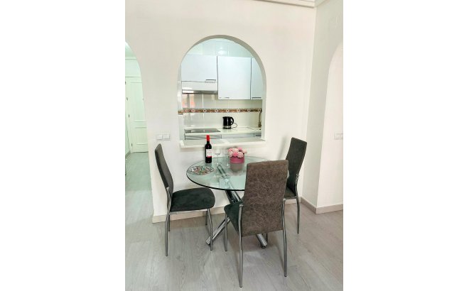 Resale - Apartment -
Torrevieja - Centro