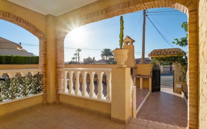 Herverkoop - Villa -
Orihuela Costa - La Florida