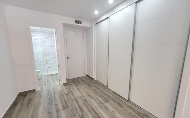 Revente - Appartement -
Torrevieja - Playa del Cura