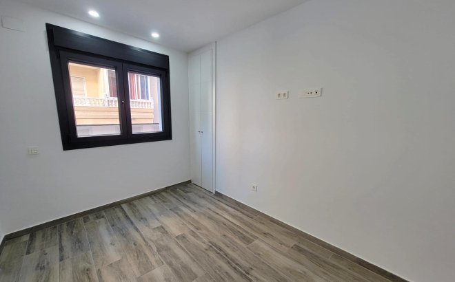 Revente - Appartement -
Torrevieja - Playa del Cura