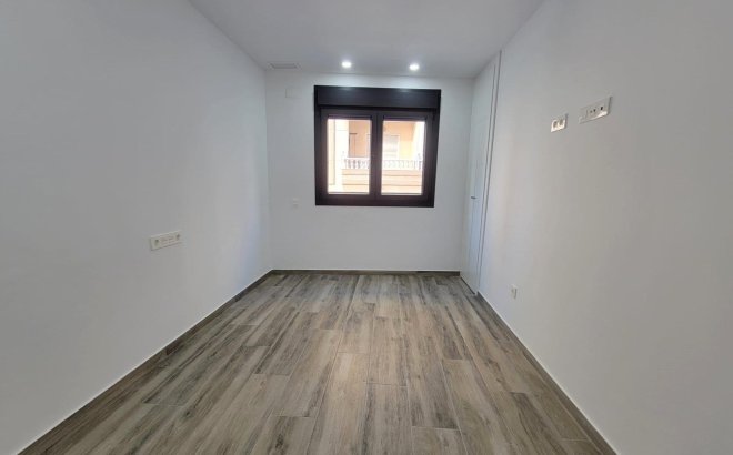 Revente - Appartement -
Torrevieja - Playa del Cura