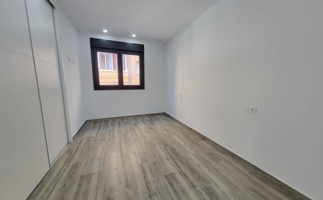 Revente - Appartement -
Torrevieja - Playa del Cura