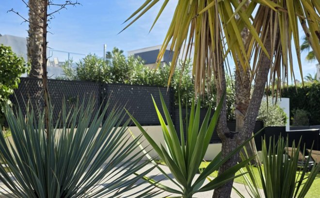 Resale - Villa -
Orihuela Costa - Villamartín