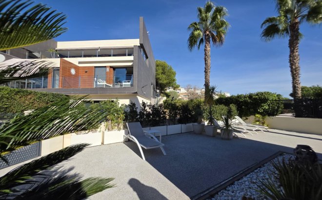 Resale - Villa -
Orihuela Costa - Villamartín