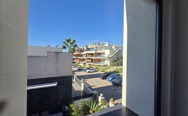 Resale - Villa -
Orihuela Costa - Villamartín