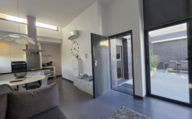 Resale - Villa -
Orihuela Costa - Villamartín