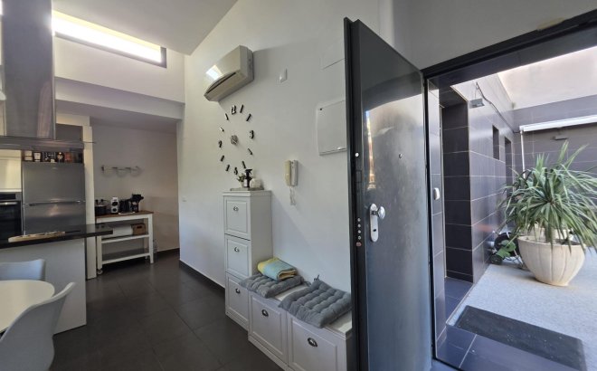 Resale - Villa -
Orihuela Costa - Villamartín